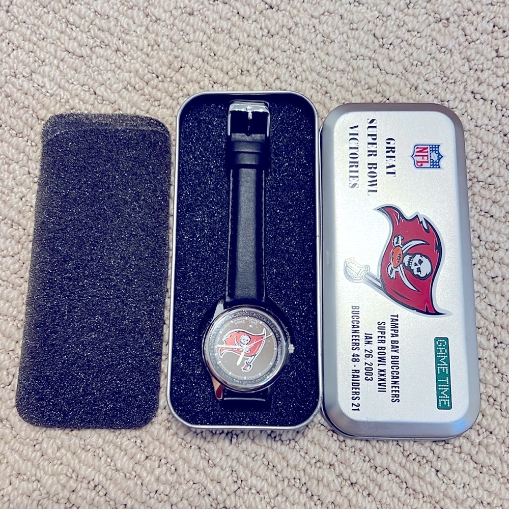 NFL Tampa Bay Buccaneers Super Bowl XXXVII Jan 26, 2003 Collector watch New BUCS